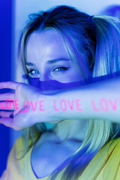 How to Start Dating a Rave Girl: 9 Essential Tips for Newbies